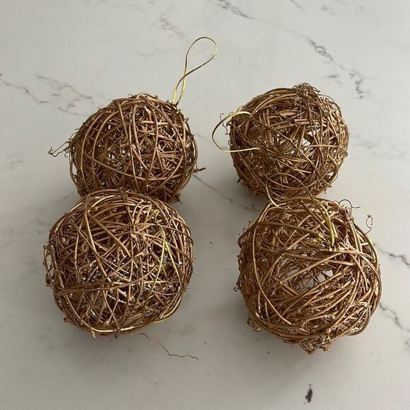 Set of 4‎ handmade Gorgous gold ornament balls!!!! - Picture 1 of 3